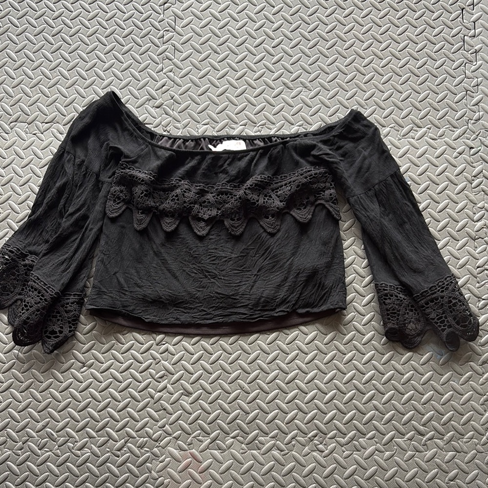 Black Off-Shoulder Top Crop Top